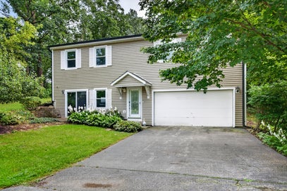 919 W Dale Avenue Lakemoor IL 60051