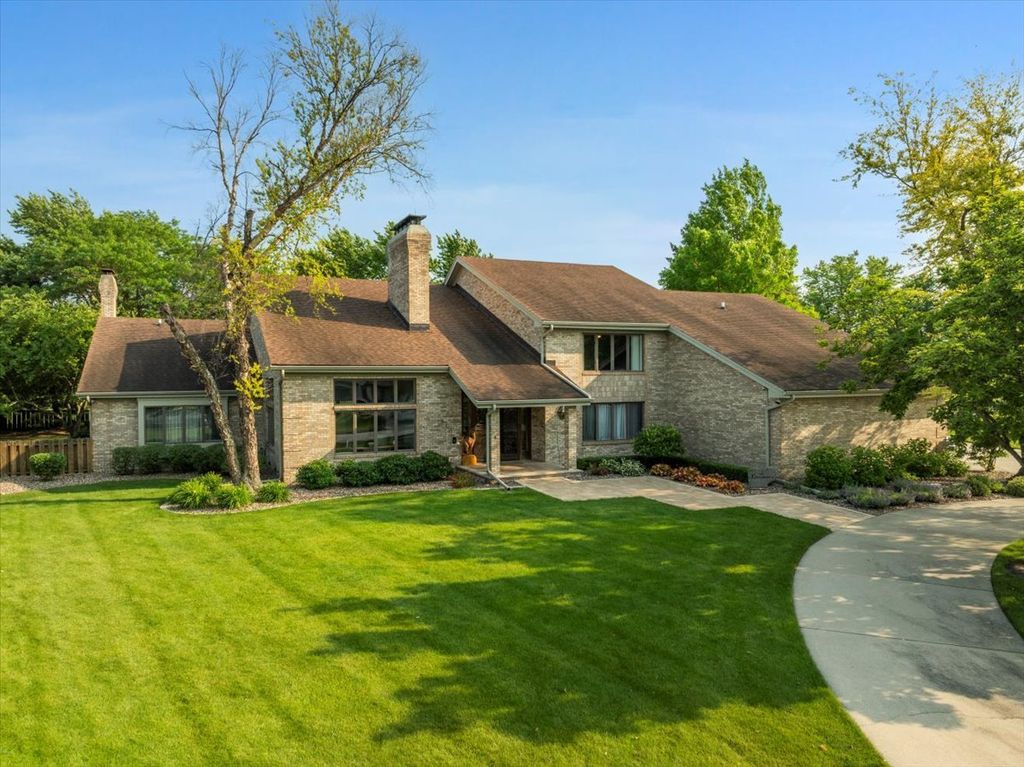 Photo for 1810 Cardinal Court, Pontiac, IL 61764 (MLS # 12388515)