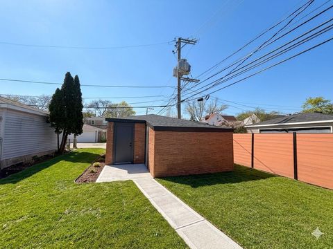 Tiny photo for 1836 Hartrey Avenue, Evanston, IL 60201 (MLS # 12628254)