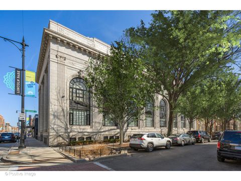 Photo of 1425 W Fullerton Avenue #4S, Chicago, IL 60614 (MLS # 12320125)