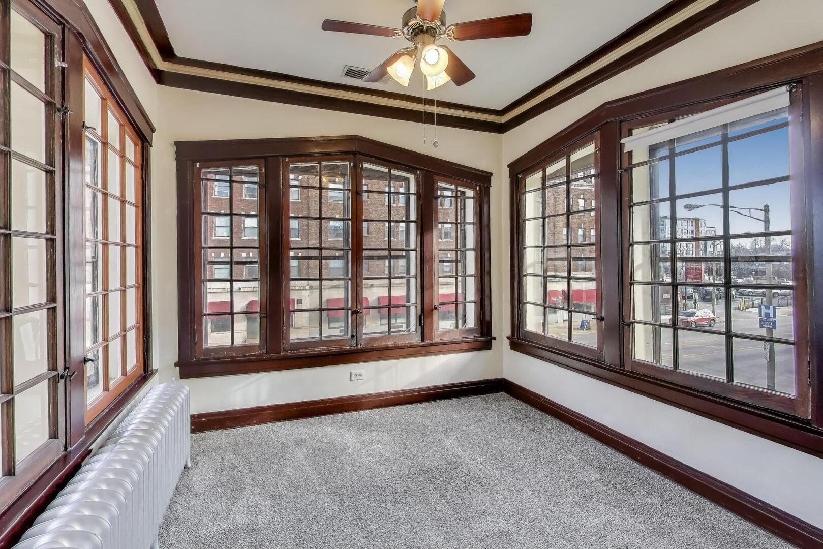 413 S Oak Park Avenue