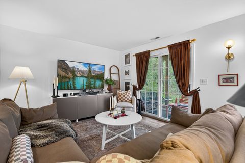 Tiny photo for 1327 Laurel Oaks Drive, Streamwood, IL 60107 (MLS # 12631830)
