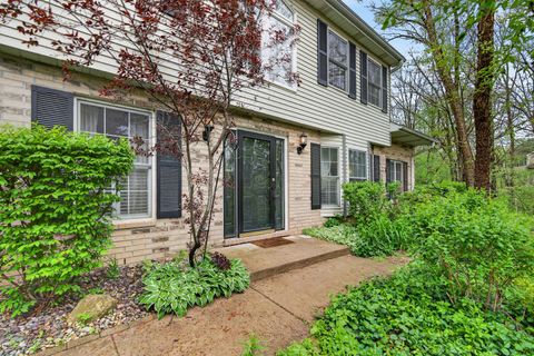 Photo of 1327 Laurel Oaks Drive, Streamwood, IL 60107 (MLS # 12631830)