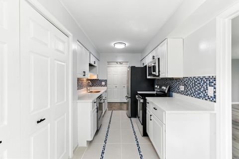 Tiny photo for 1415 Chartres Drive #1F, Northbrook, IL 60062 (MLS # 12461966)