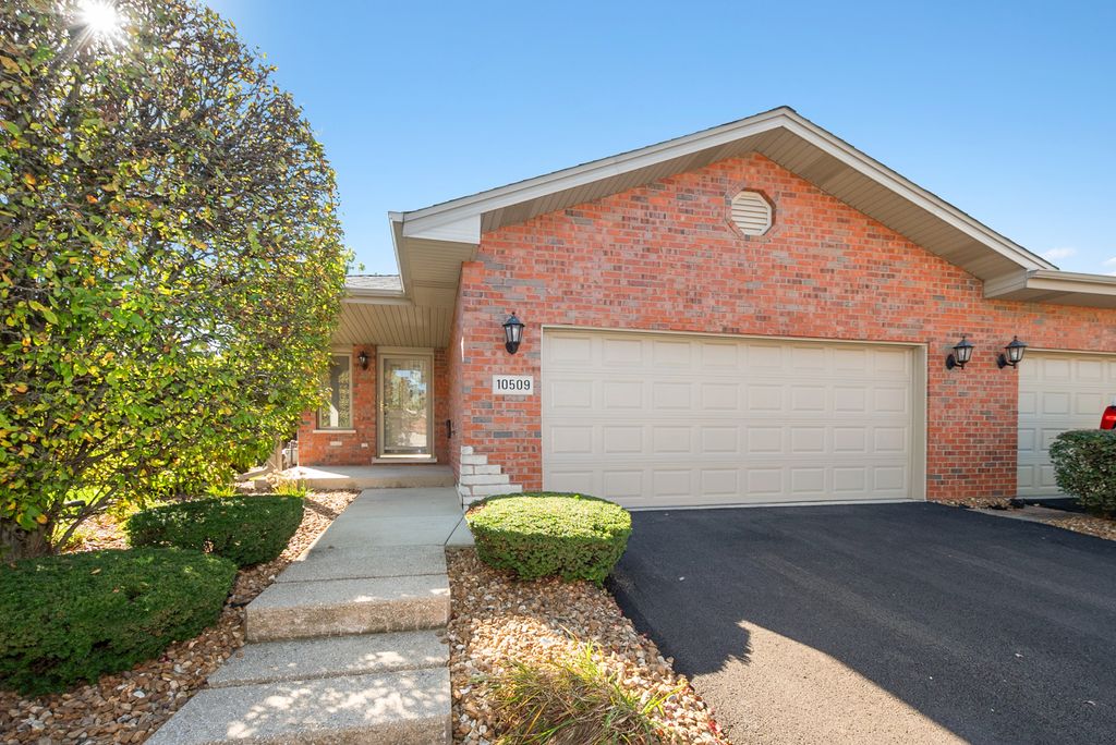 Photo for 10509 San Luis Lane, Orland Park, IL 60467 (MLS # 12503943)