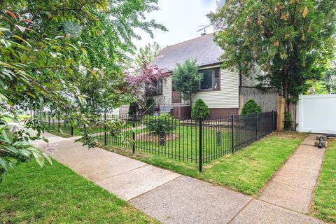 Photo of 1502 N 34th Avenue, Melrose Park, IL 60160 (MLS # 12498351) Photo of 1502 N 34th Avenue, Melrose Park, IL 60160 (MLS # 12498351)