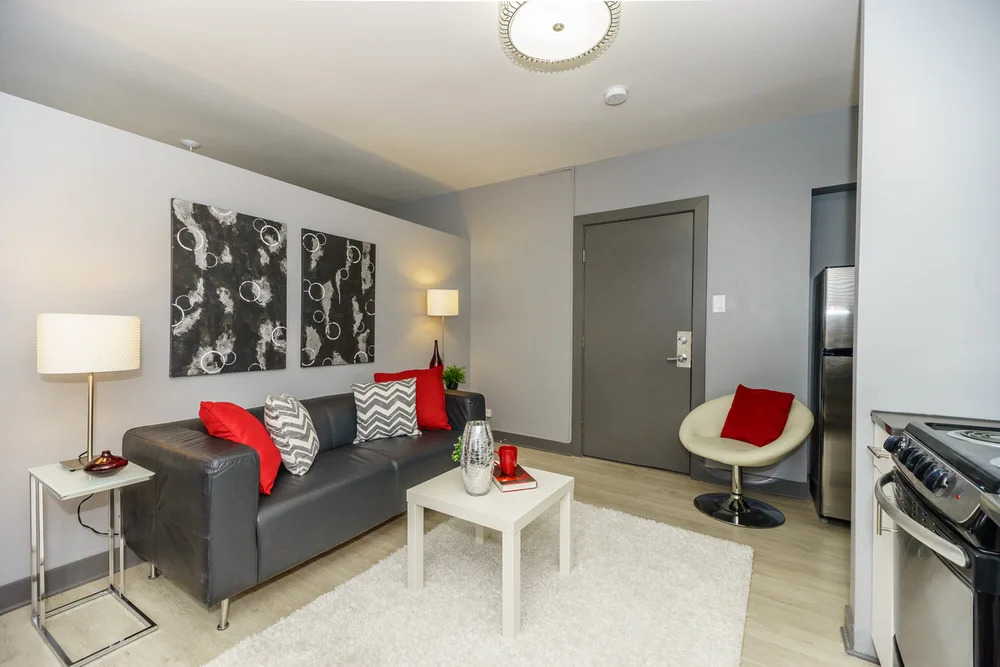 944 W Montrose Avenue 103