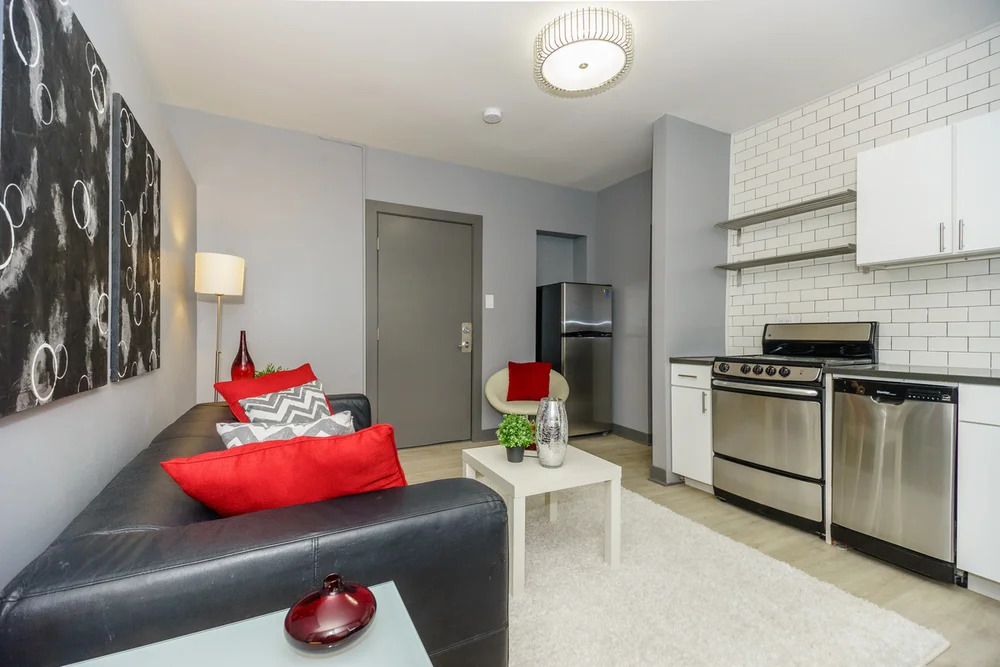 944 W Montrose Avenue 103