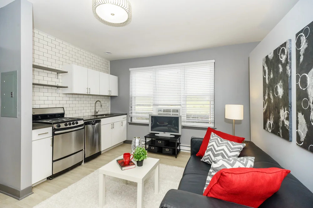 944 W Montrose Avenue 103