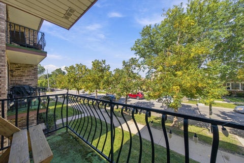 Tiny photo for 6549 W 64th Place #2W, Chicago, IL 60638 (MLS # 12773214)