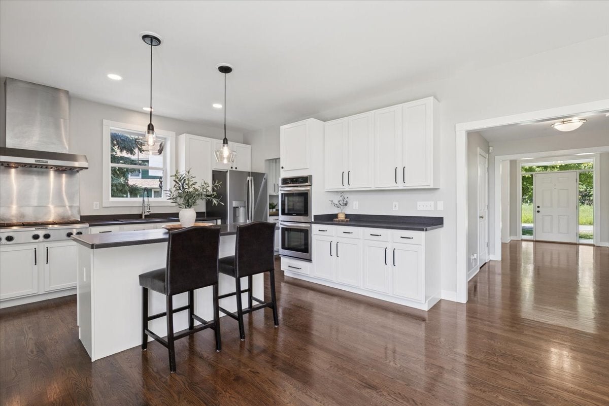 1117 Hedgerow Drive