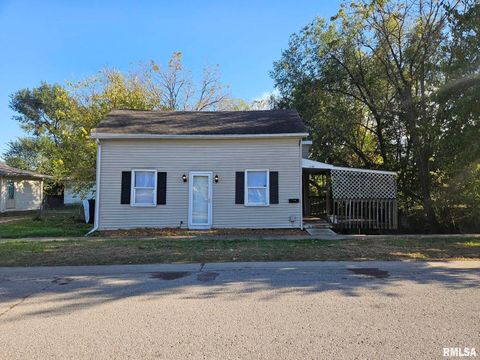 Photo of 1110 E 10TH Street, Muscatine, IA 52761 (MLS # QC4269196)