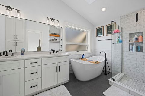 Tiny photo for 2005 N Woodland Lane, Arlington Heights, IL 60004 (MLS # 12596105)