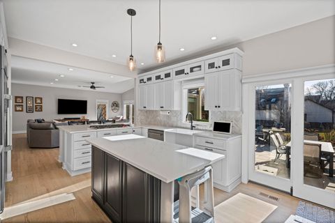 Tiny photo for 2005 N Woodland Lane, Arlington Heights, IL 60004 (MLS # 12596105)