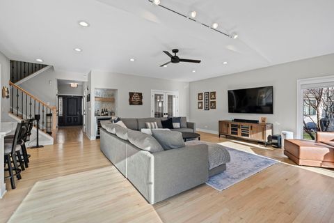 Tiny photo for 2005 N Woodland Lane, Arlington Heights, IL 60004 (MLS # 12596105)