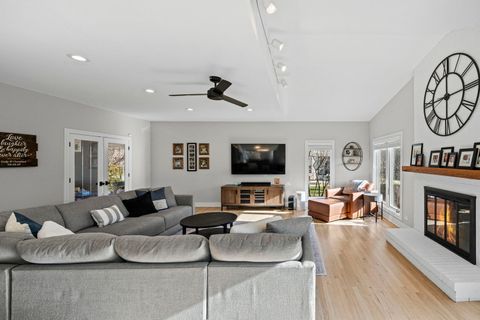 Tiny photo for 2005 N Woodland Lane, Arlington Heights, IL 60004 (MLS # 12596105)