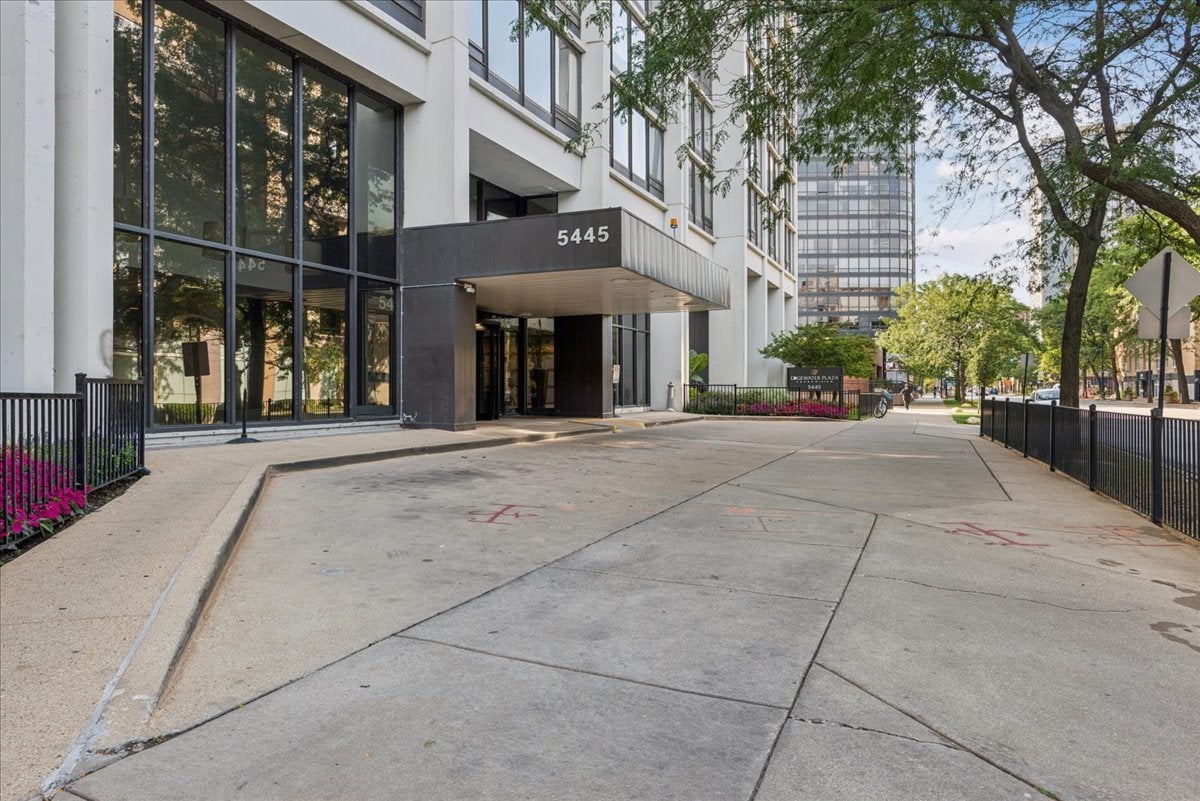 5445 N Sheridan Road 3211