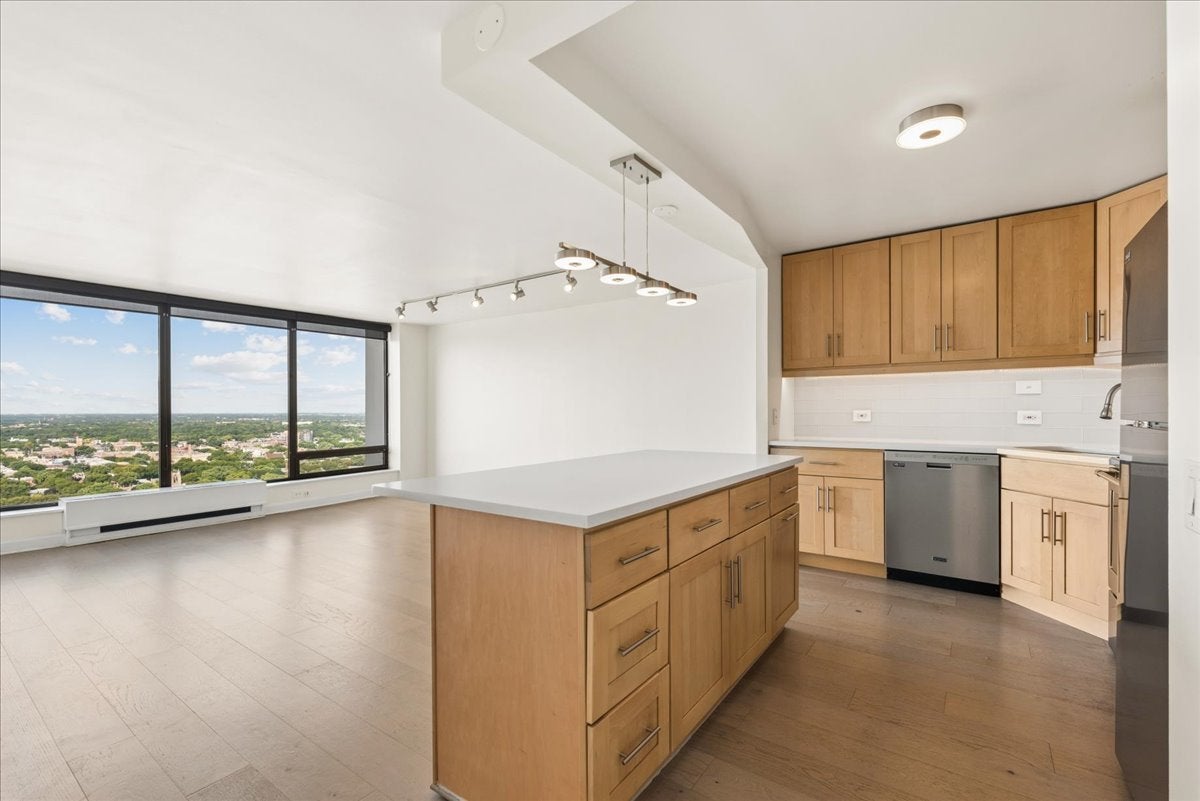 5445 N Sheridan Road 3211