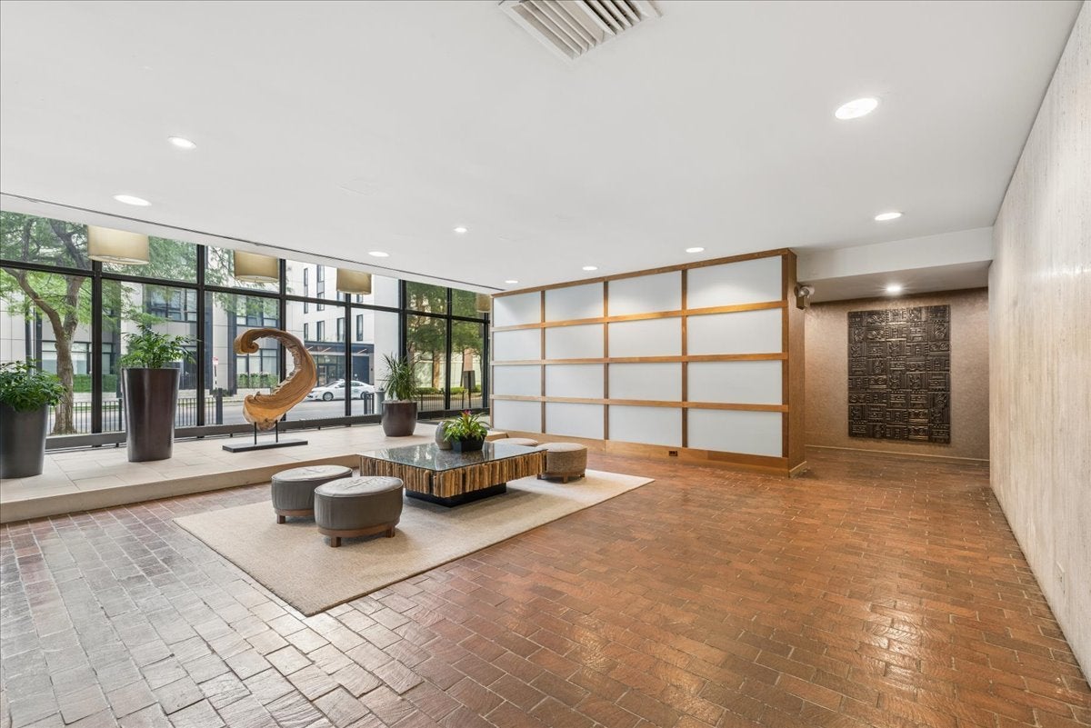 5445 N Sheridan Road 3211