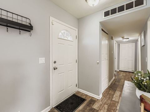 Tiny photo for 8 Southbury Court, Streamwood, IL 60107 (MLS # 12532129)