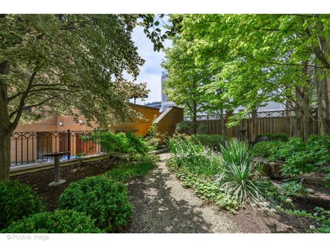 Tiny photo for 536 W Barry Avenue, Chicago, IL 60657 (MLS # 12463373)