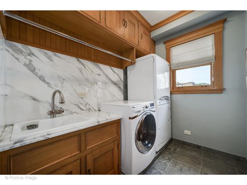 Tiny photo for 536 W Barry Avenue, Chicago, IL 60657 (MLS # 12463373)
