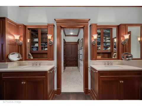 Tiny photo for 536 W Barry Avenue, Chicago, IL 60657 (MLS # 12463373)