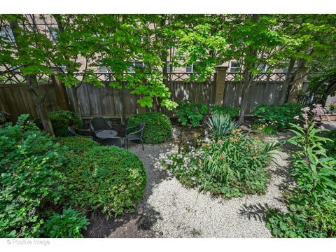 Tiny photo for 536 W Barry Avenue, Chicago, IL 60657 (MLS # 12463373)