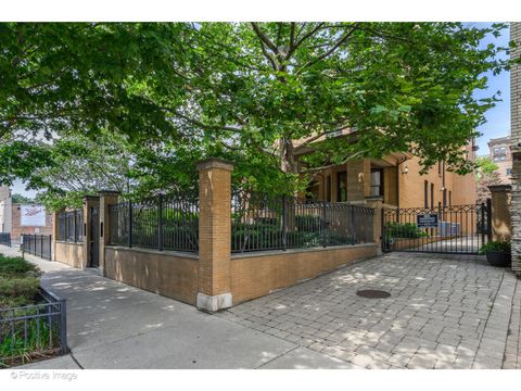 Tiny photo for 536 W Barry Avenue, Chicago, IL 60657 (MLS # 12463373)
