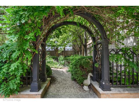 Tiny photo for 536 W Barry Avenue, Chicago, IL 60657 (MLS # 12463373)