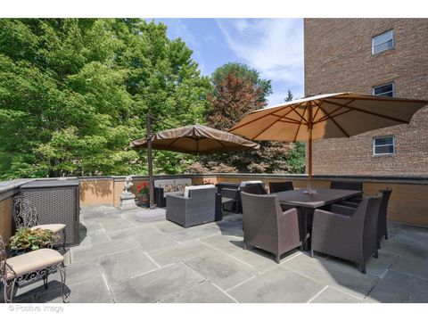 Tiny photo for 536 W Barry Avenue, Chicago, IL 60657 (MLS # 12463373)