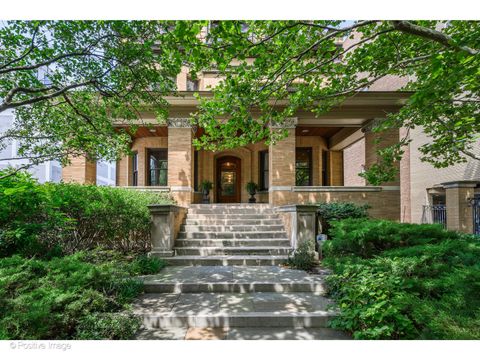 536 W Barry Avenue Chicago IL 60657