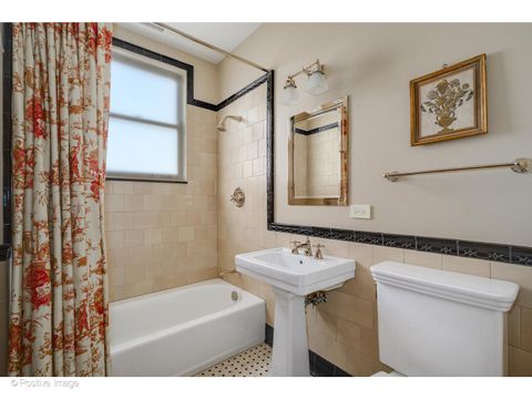 Tiny photo for 536 W Barry Avenue, Chicago, IL 60657 (MLS # 12463373)