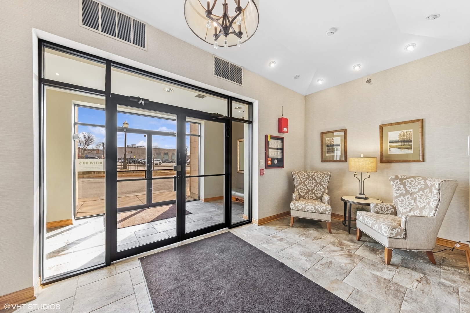 14 S Ashland Avenue 209