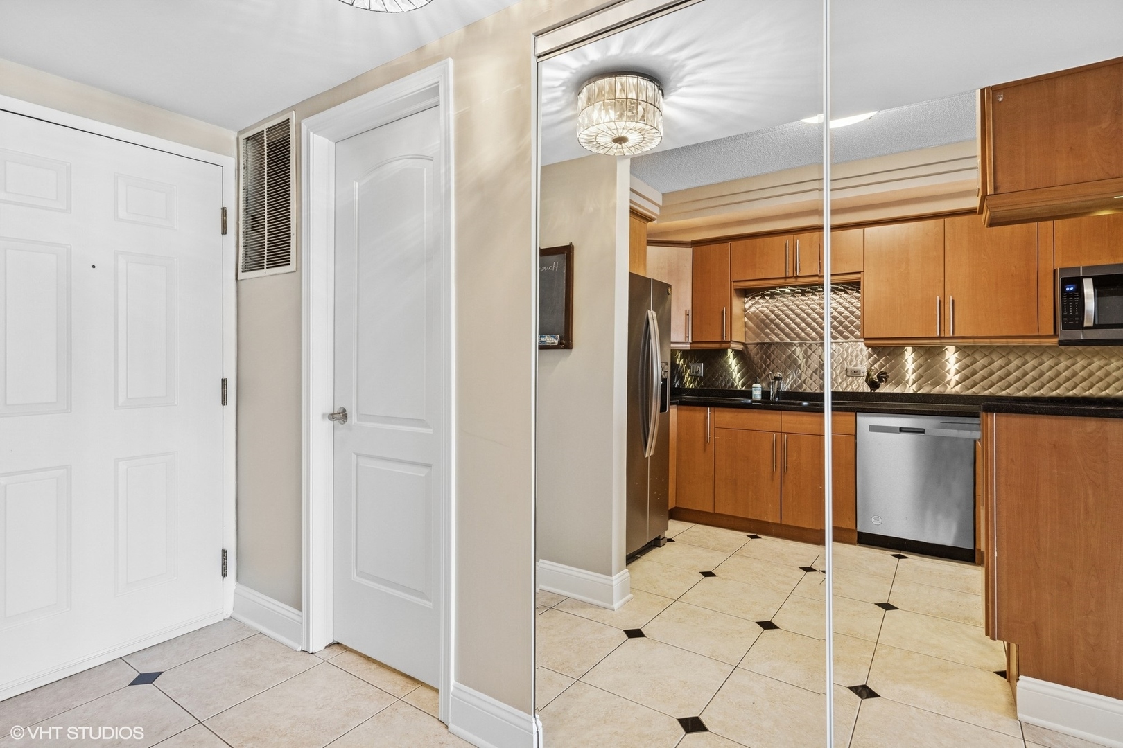 14 S Ashland Avenue 209