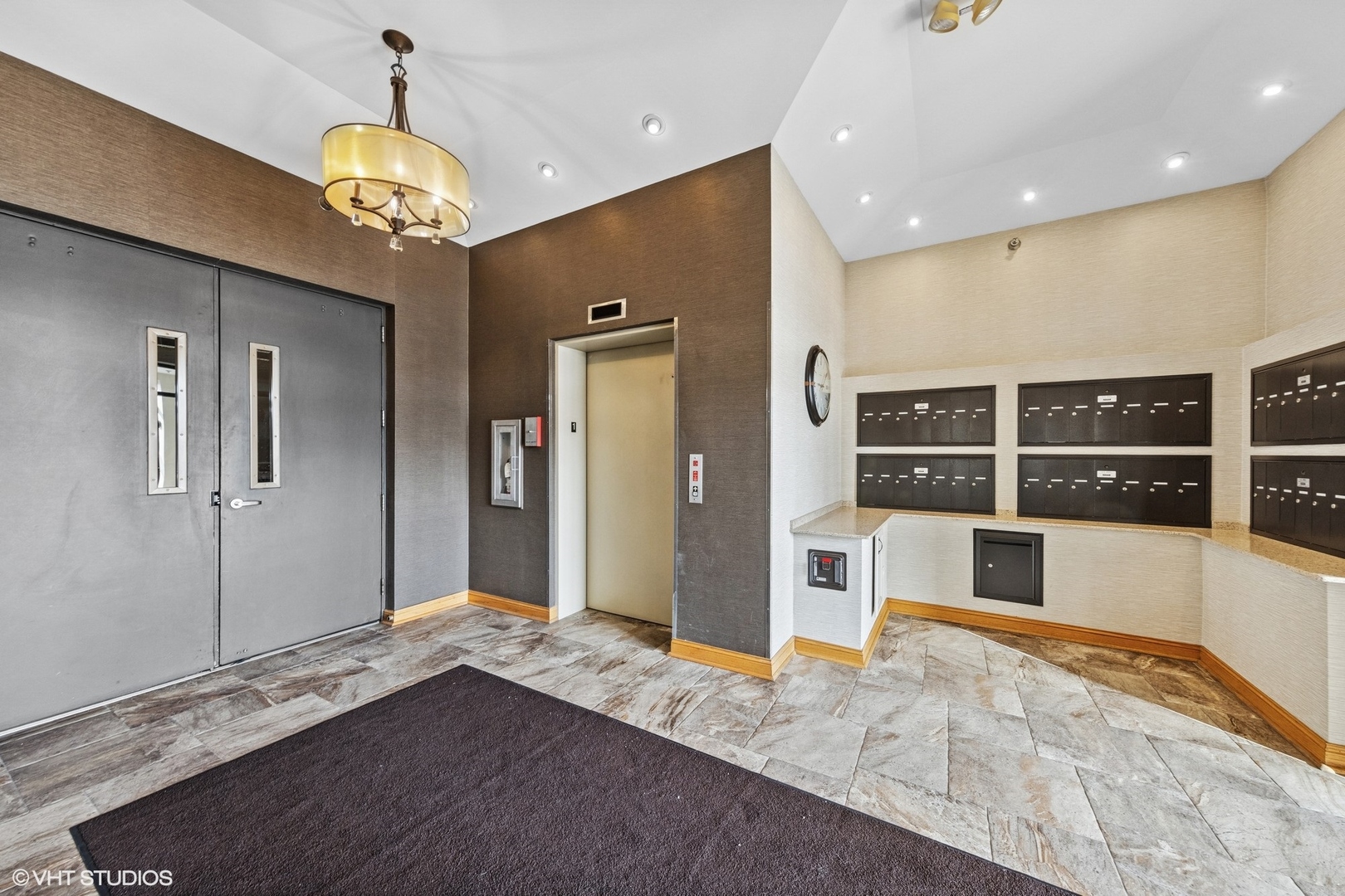 14 S Ashland Avenue 209