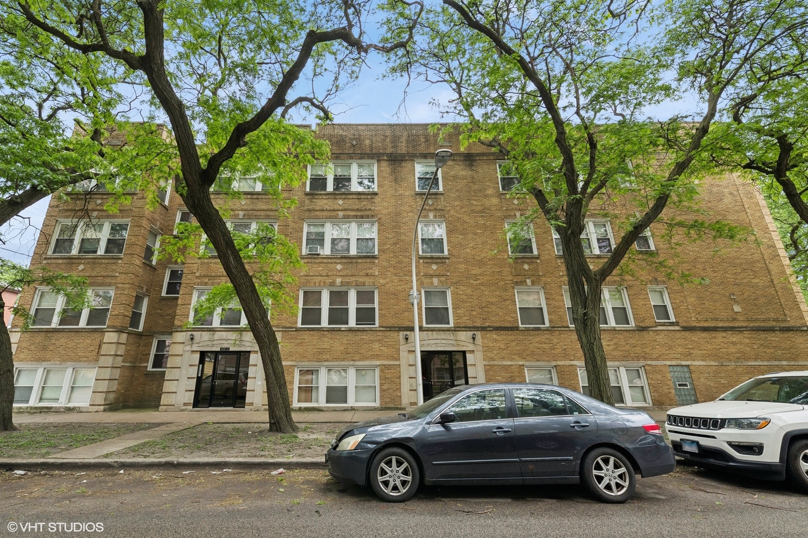 3849 W Ainslie Street 1