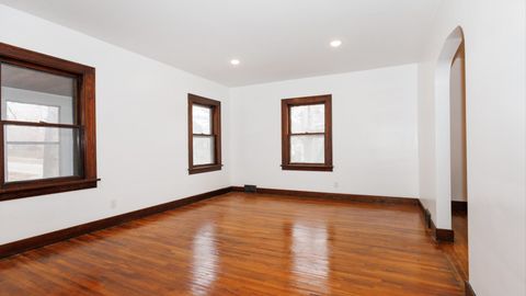 Tiny photo for 611 E Olive Street, Bloomington, IL 61701 (MLS # 12542369)