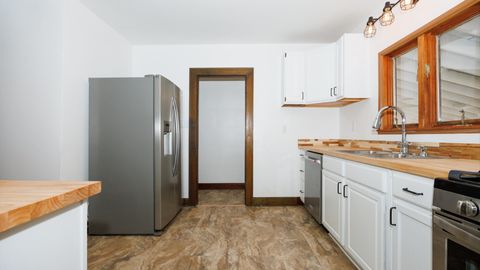 Tiny photo for 611 E Olive Street, Bloomington, IL 61701 (MLS # 12542369)