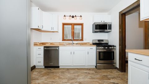 Tiny photo for 611 E Olive Street, Bloomington, IL 61701 (MLS # 12542369)