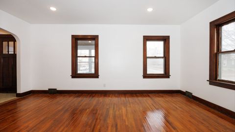 Tiny photo for 611 E Olive Street, Bloomington, IL 61701 (MLS # 12542369)