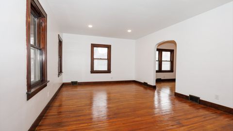 Tiny photo for 611 E Olive Street, Bloomington, IL 61701 (MLS # 12542369)