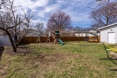 Tiny photo for 2814 Hillside Court, Bettendorf, IA 52722 (MLS # 12600320)