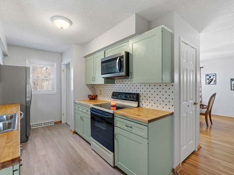 Tiny photo for 2814 Hillside Court, Bettendorf, IA 52722 (MLS # 12600320)