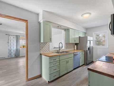 Tiny photo for 2814 Hillside Court, Bettendorf, IA 52722 (MLS # 12600320)