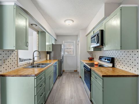 Tiny photo for 2814 Hillside Court, Bettendorf, IA 52722 (MLS # 12600320)