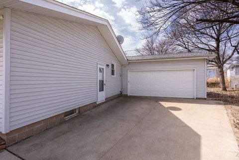 Tiny photo for 2814 Hillside Court, Bettendorf, IA 52722 (MLS # 12600320)