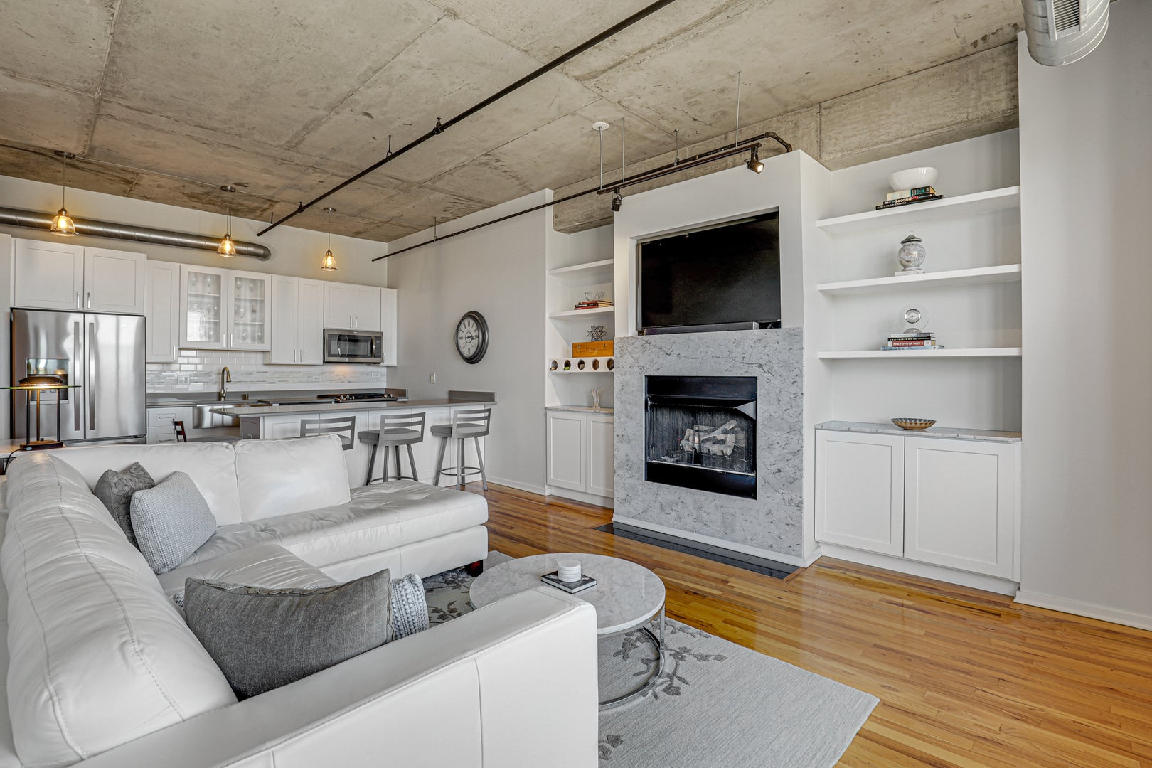 6 S Laflin Street 801