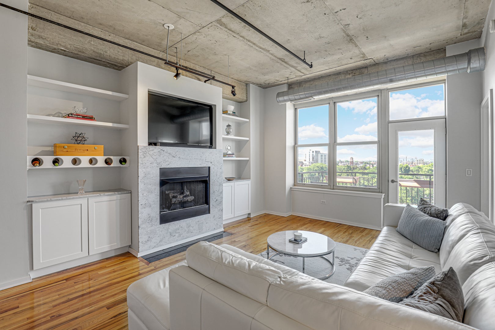 6 S Laflin Street 801
