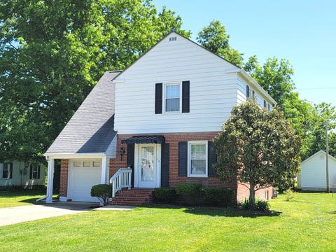 Photo of 128 N Indiana Avenue, Salem, IL 62881 (MLS # 12647184)